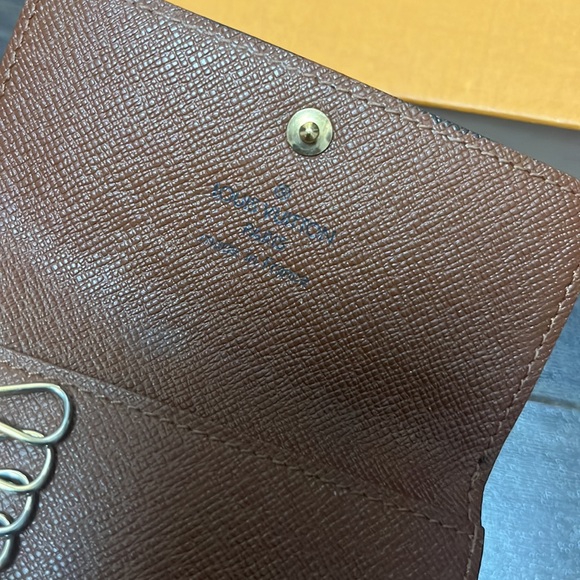 Authentic Louis Vuitton Monogrammed 6 Key Holder - Picture 8 of 13